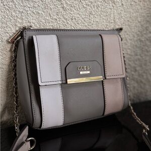 GUESS Elegant Crossbody Bag